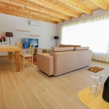 Dario Roshnik Villa Berat